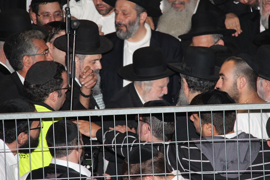 כמיליון איש נפרדו ממרן הרב עובדיה