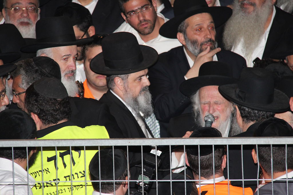 כמיליון איש נפרדו ממרן הרב עובדיה