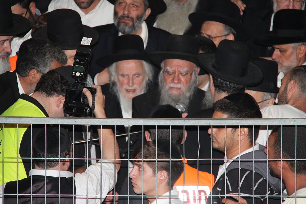 כמיליון איש נפרדו ממרן הרב עובדיה