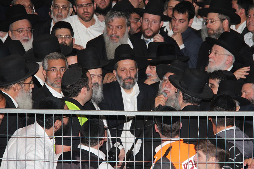 כמיליון איש נפרדו ממרן הרב עובדיה