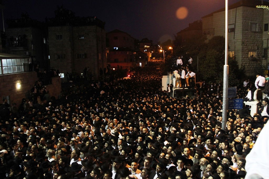 כמיליון איש נפרדו ממרן הרב עובדיה