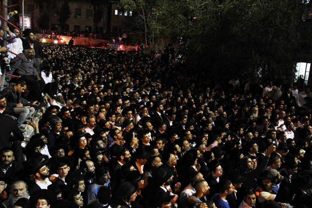 כמיליון איש נפרדו ממרן הרב עובדיה