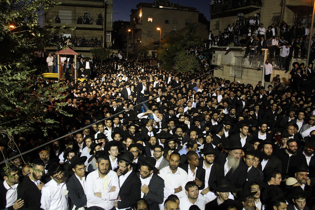 כמיליון איש נפרדו ממרן הרב עובדיה