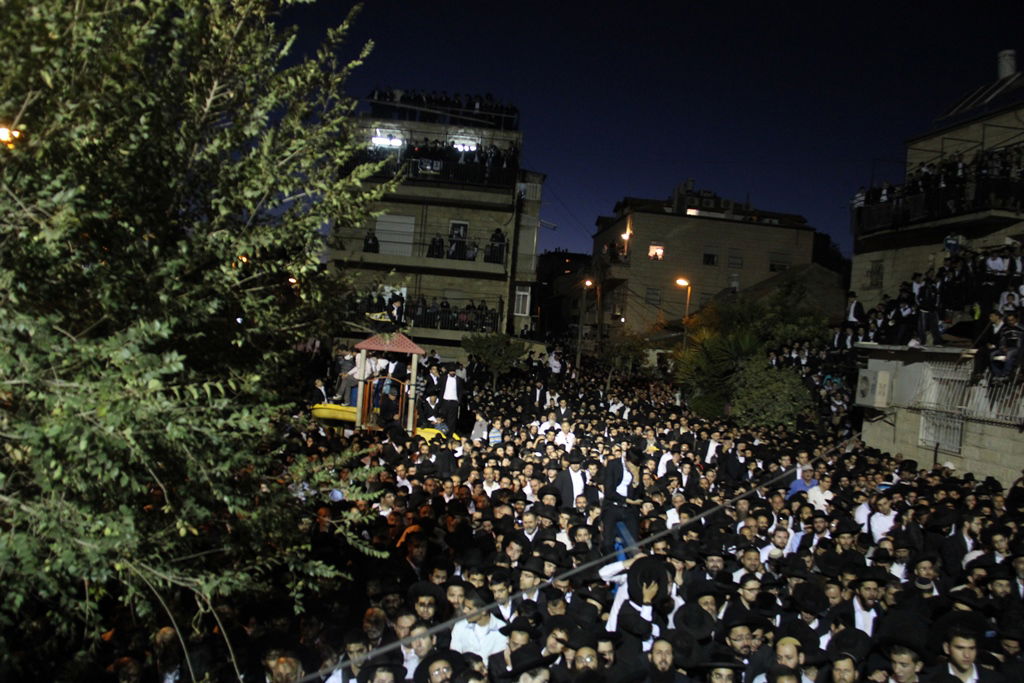 כמיליון איש נפרדו ממרן הרב עובדיה