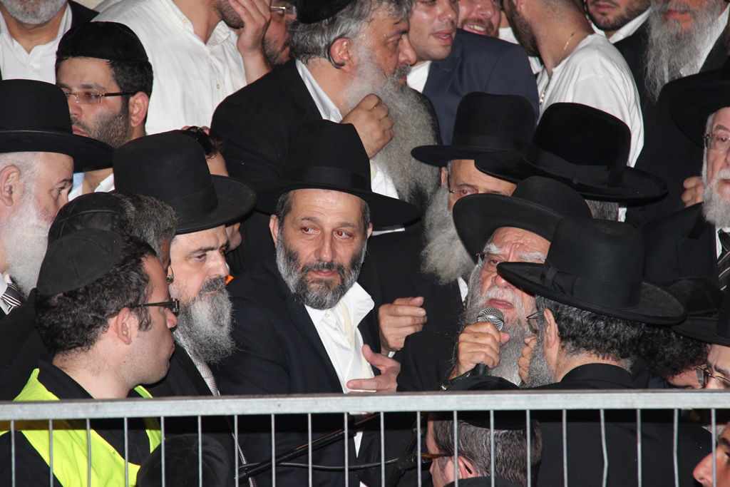 כמיליון איש נפרדו ממרן הרב עובדיה