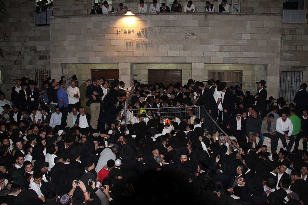 כמיליון איש נפרדו ממרן הרב עובדיה