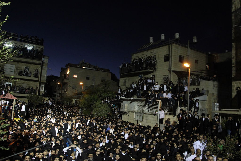 כמיליון איש נפרדו ממרן הרב עובדיה