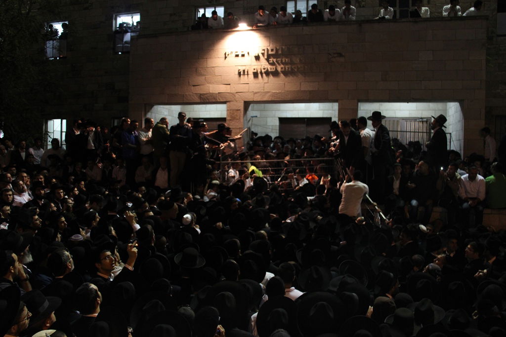 כמיליון איש נפרדו ממרן הרב עובדיה