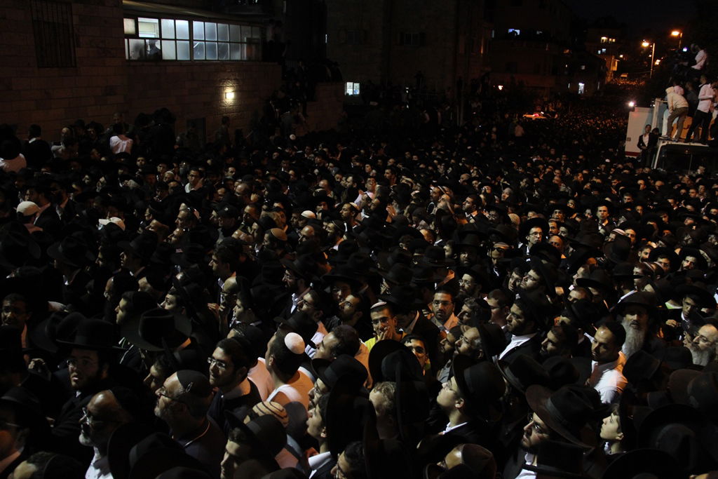 כמיליון איש נפרדו ממרן הרב עובדיה