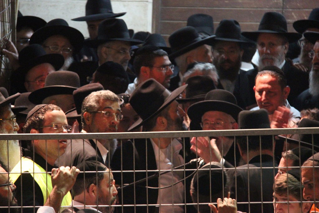 כמיליון איש נפרדו ממרן הרב עובדיה