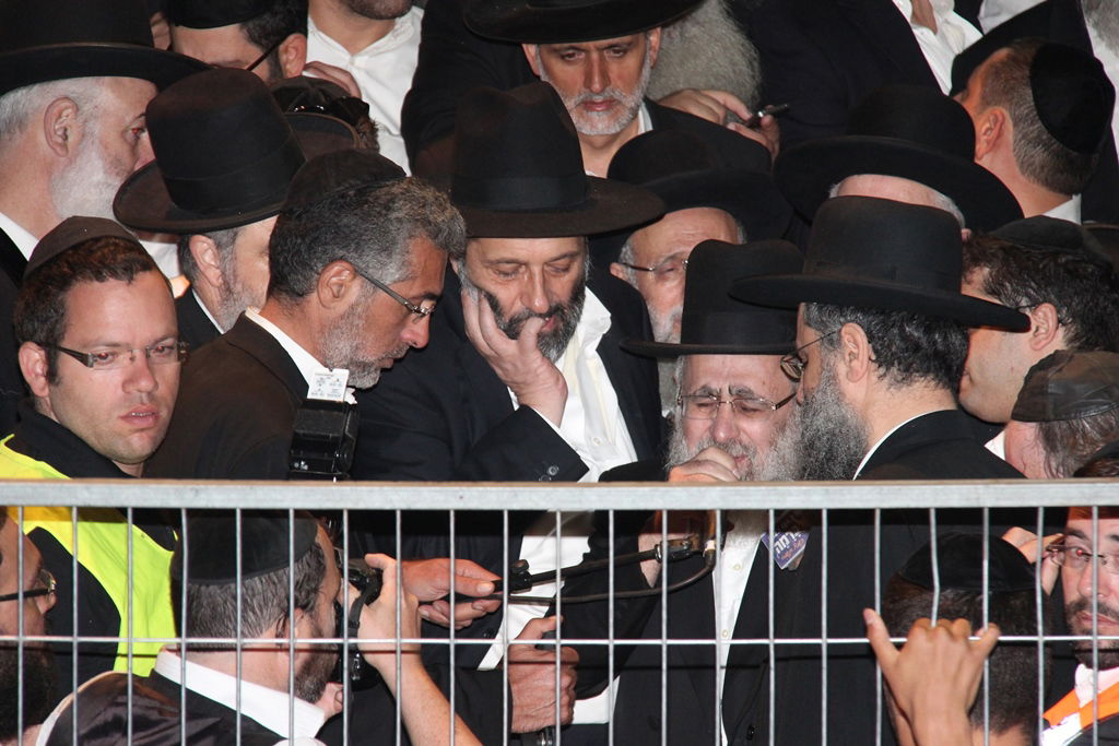 כמיליון איש נפרדו ממרן הרב עובדיה