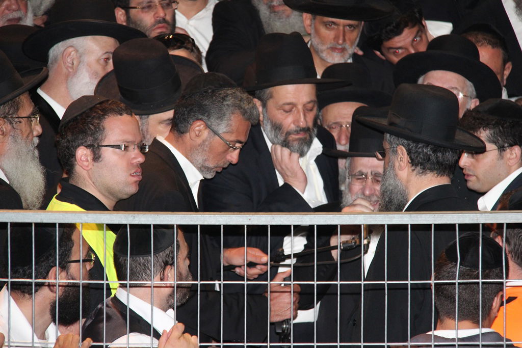 כמיליון איש נפרדו ממרן הרב עובדיה