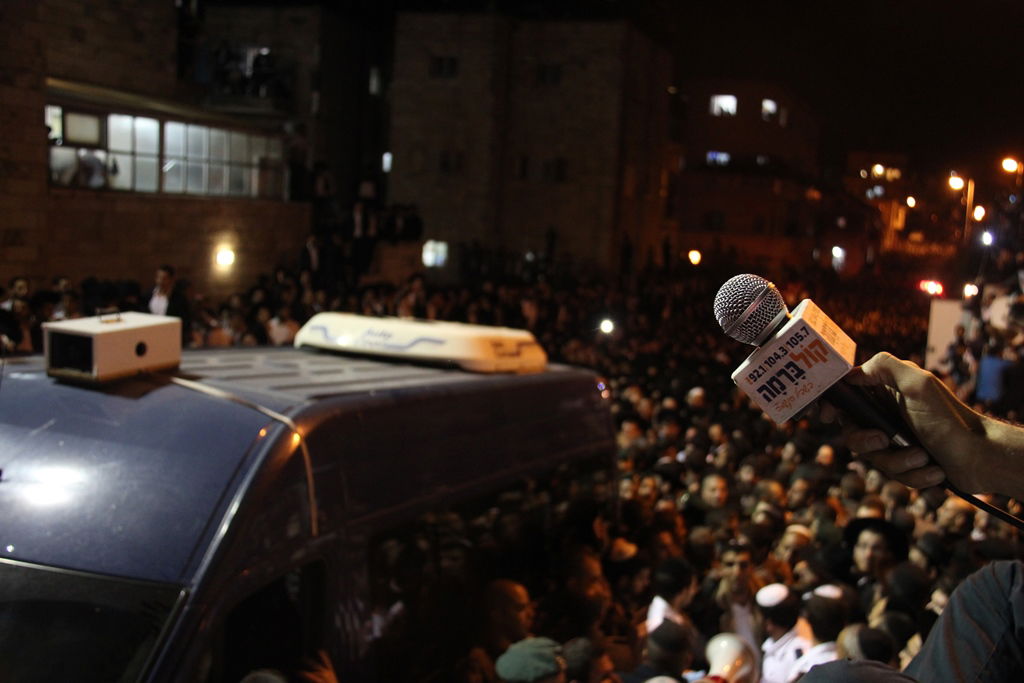 כמיליון איש נפרדו ממרן הרב עובדיה