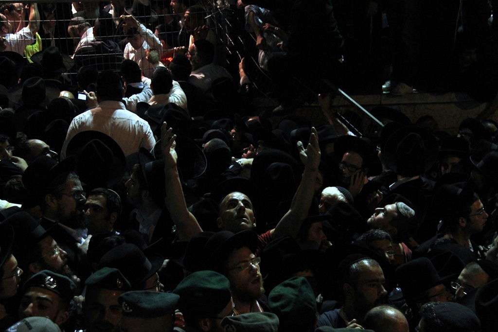 כמיליון איש נפרדו ממרן הרב עובדיה