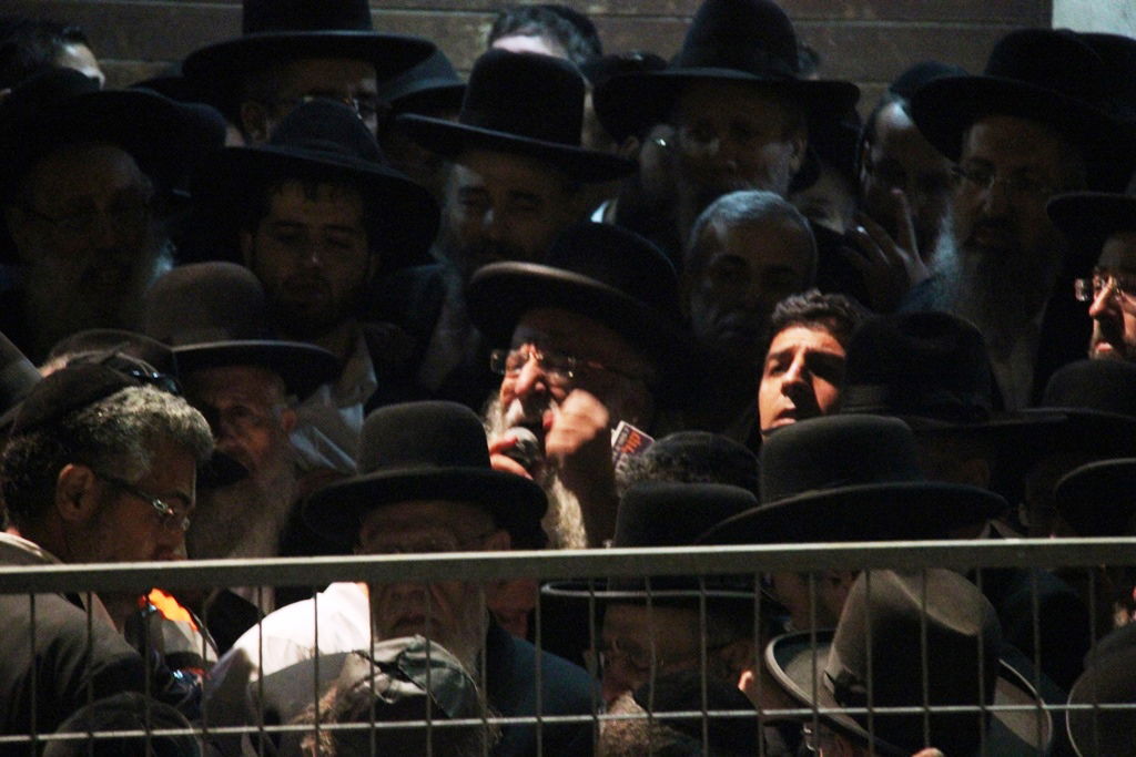 כמיליון איש נפרדו ממרן הרב עובדיה