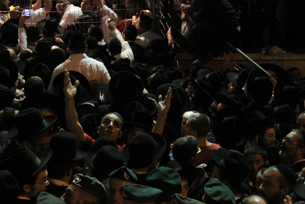 כמיליון איש נפרדו ממרן הרב עובדיה