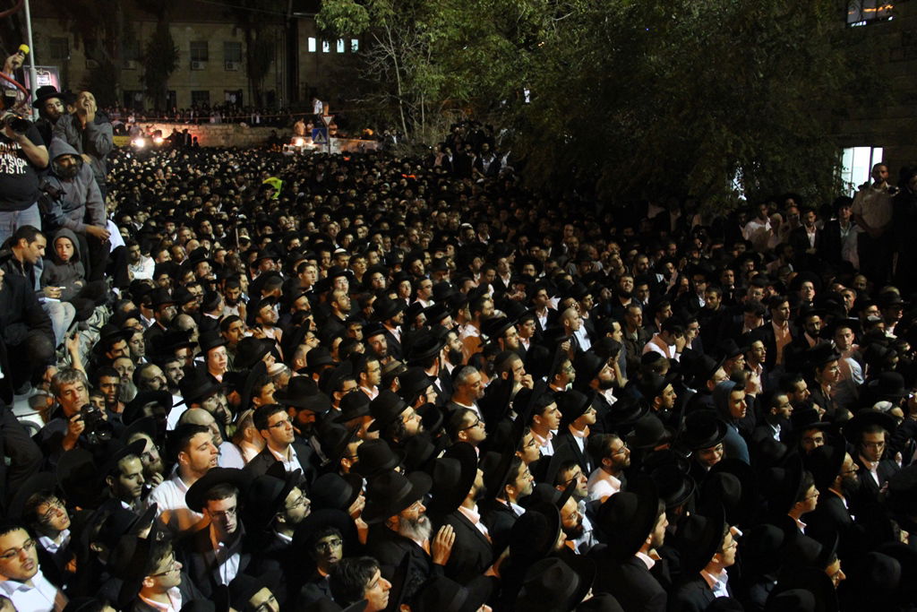 כמיליון איש נפרדו ממרן הרב עובדיה