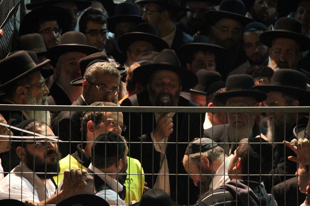 כמיליון איש נפרדו ממרן הרב עובדיה