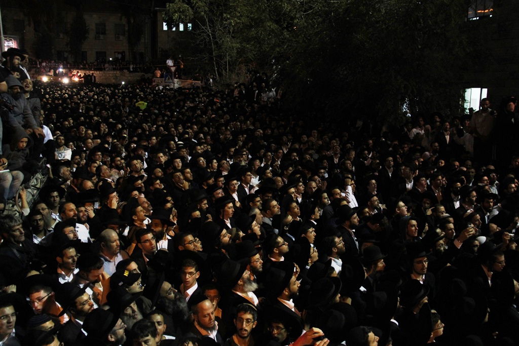 כמיליון איש נפרדו ממרן הרב עובדיה