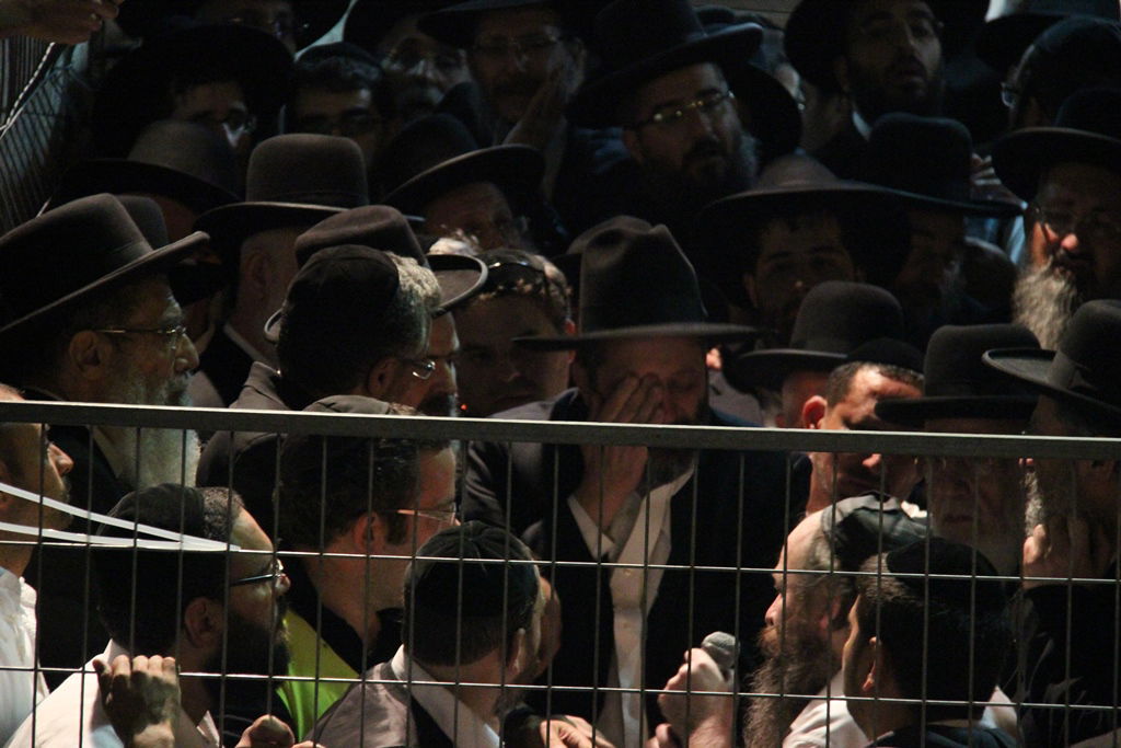 כמיליון איש נפרדו ממרן הרב עובדיה