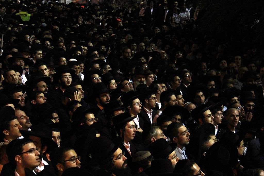 כמיליון איש נפרדו ממרן הרב עובדיה