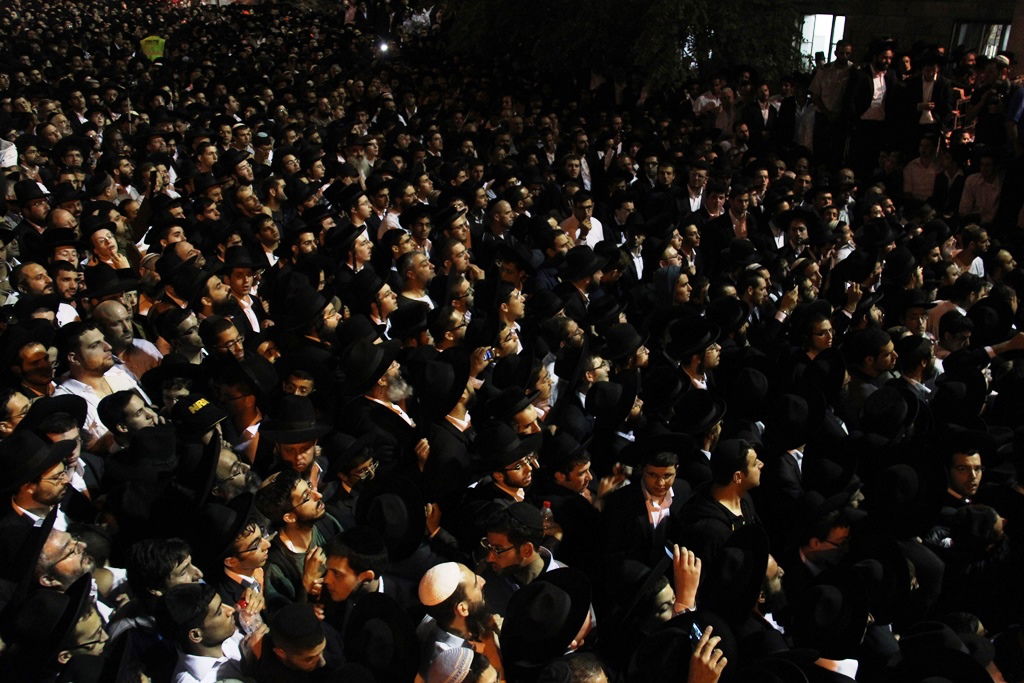 כמיליון איש נפרדו ממרן הרב עובדיה