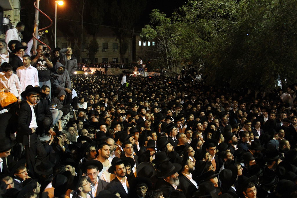 כמיליון איש נפרדו ממרן הרב עובדיה