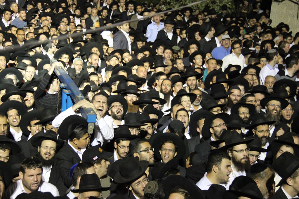 כמיליון איש נפרדו ממרן הרב עובדיה