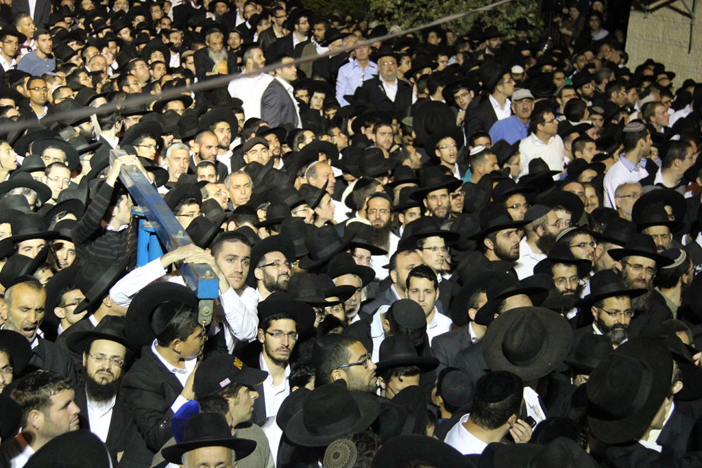 כמיליון איש נפרדו ממרן הרב עובדיה