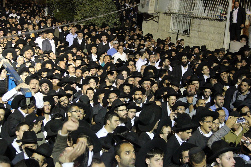 כמיליון איש נפרדו ממרן הרב עובדיה
