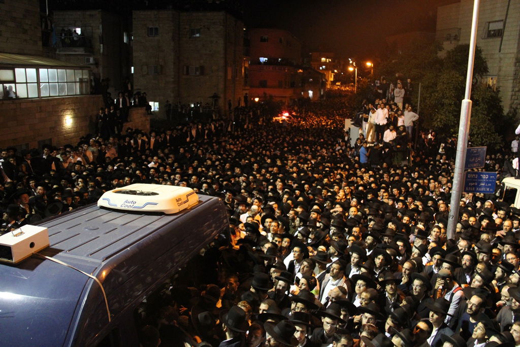 כמיליון איש נפרדו ממרן הרב עובדיה