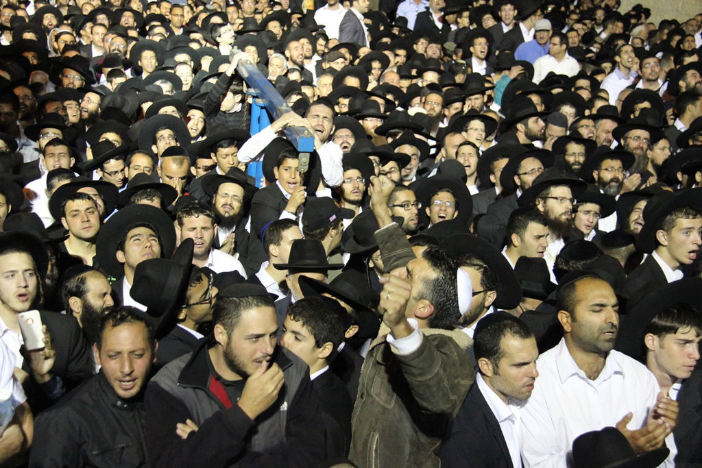 כמיליון איש נפרדו ממרן הרב עובדיה