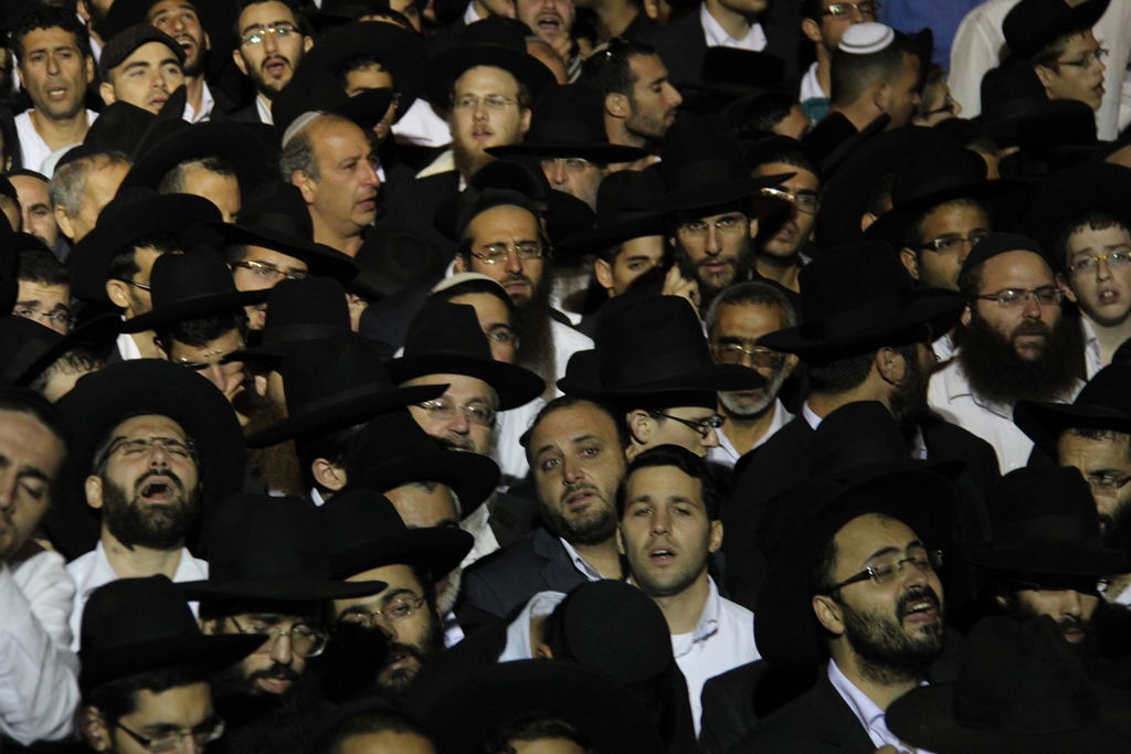 כמיליון איש נפרדו ממרן הרב עובדיה