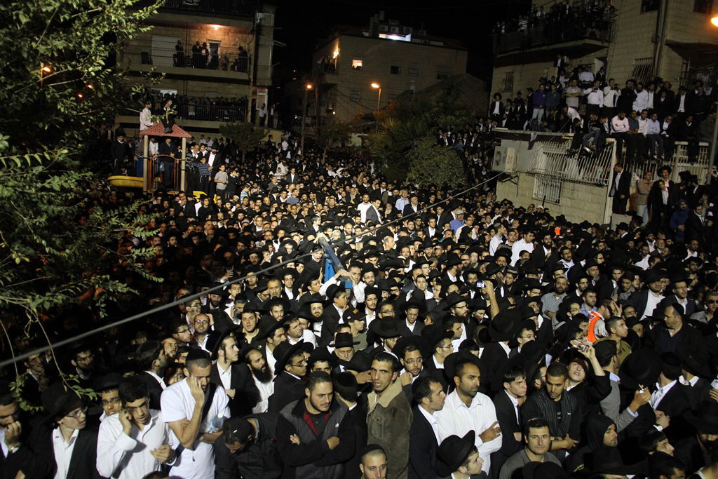 כמיליון איש נפרדו ממרן הרב עובדיה