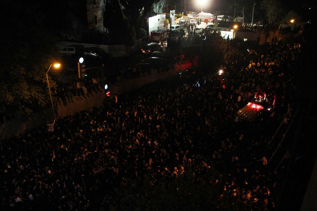 כמיליון איש נפרדו ממרן הרב עובדיה