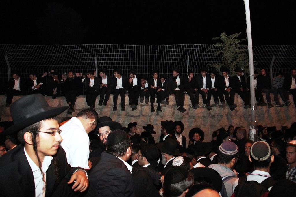 כמיליון איש נפרדו ממרן הרב עובדיה