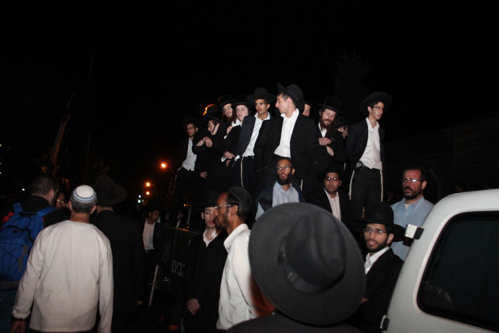 כמיליון איש נפרדו ממרן הרב עובדיה