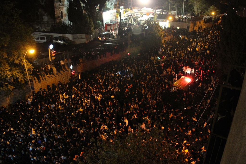 כמיליון איש נפרדו ממרן הרב עובדיה