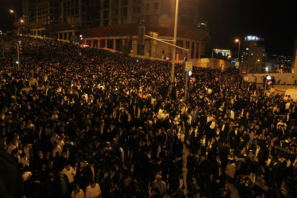 כמיליון איש נפרדו ממרן הרב עובדיה