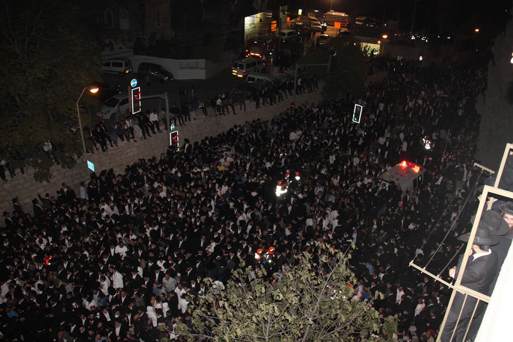 כמיליון איש נפרדו ממרן הרב עובדיה