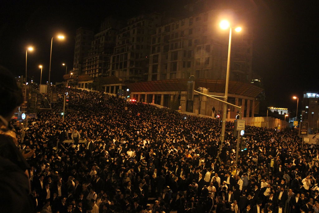 כמיליון איש נפרדו ממרן הרב עובדיה