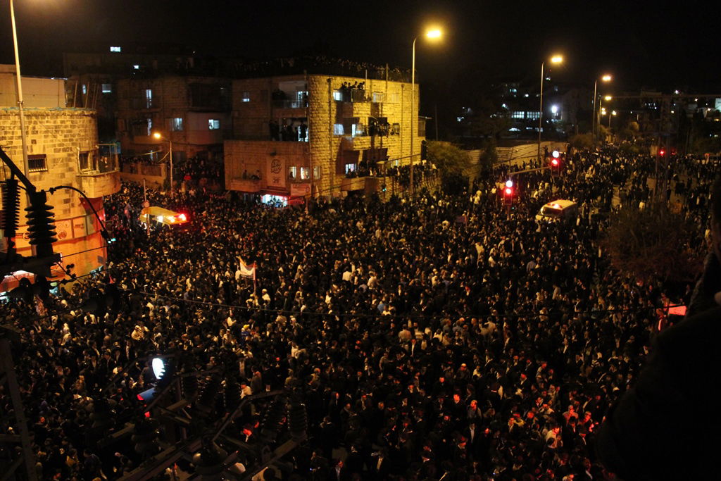 כמיליון איש נפרדו ממרן הרב עובדיה