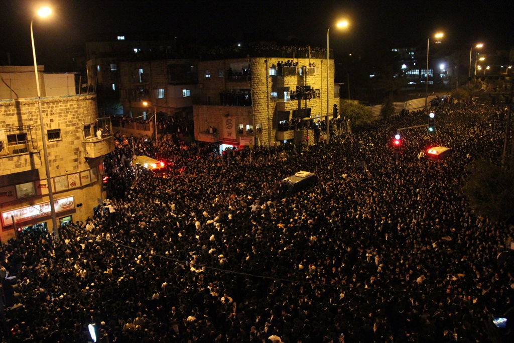כמיליון איש נפרדו ממרן הרב עובדיה