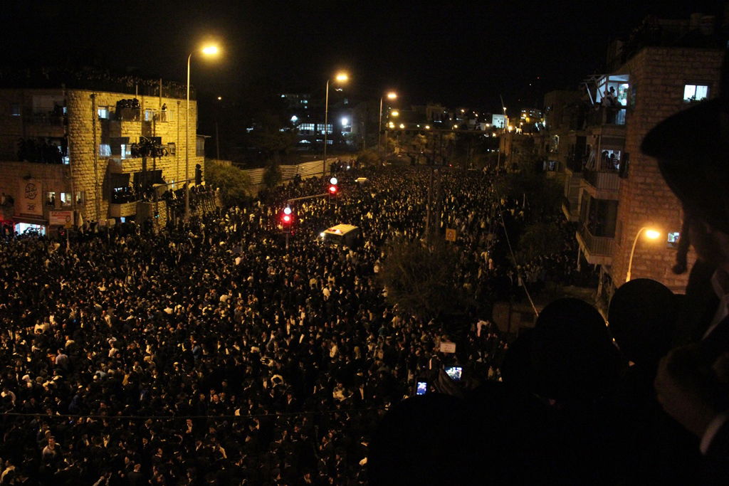 כמיליון איש נפרדו ממרן הרב עובדיה