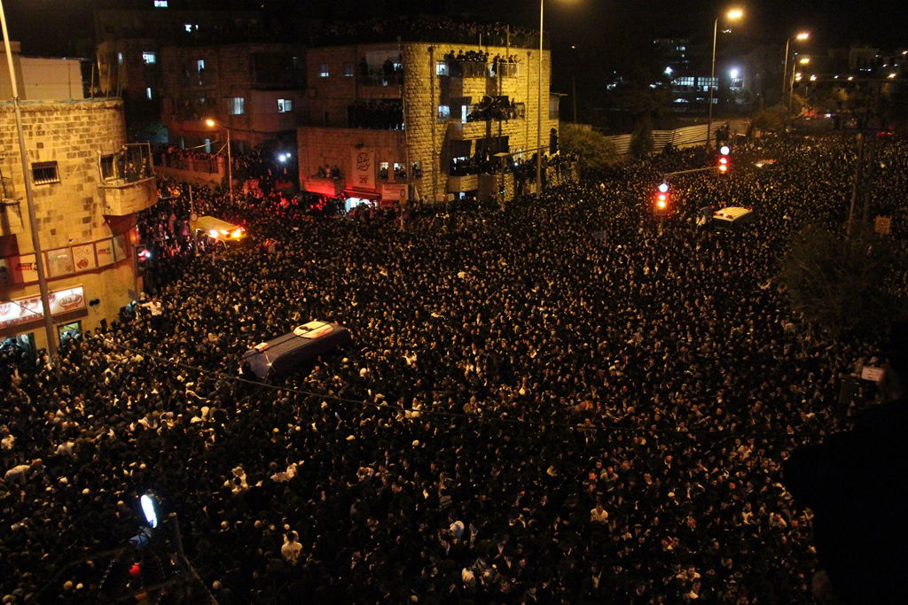 כמיליון איש נפרדו ממרן הרב עובדיה