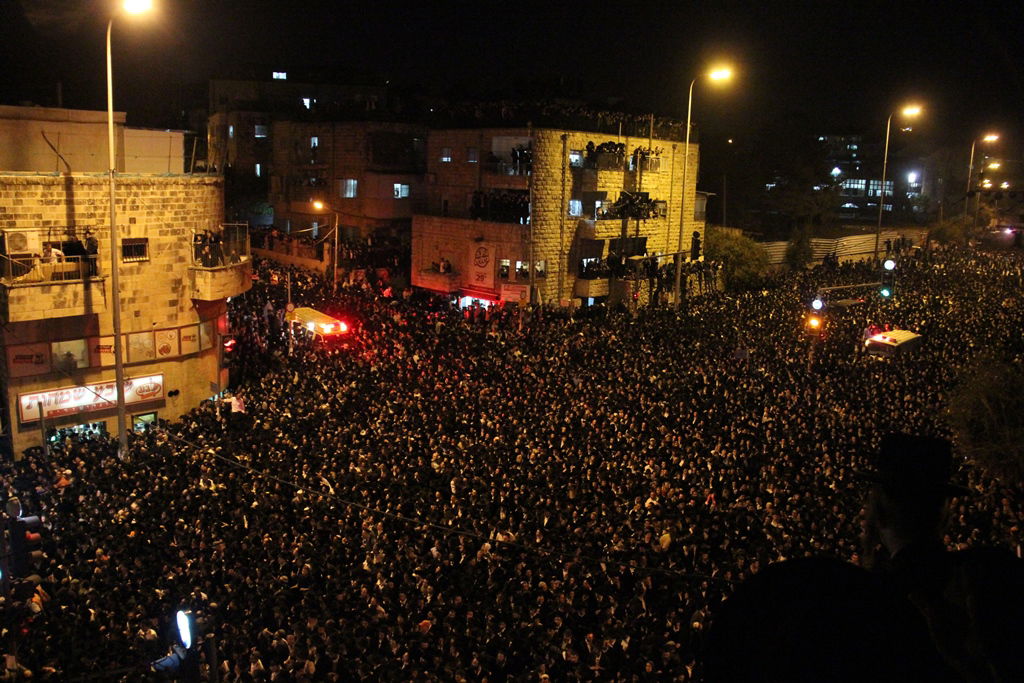 כמיליון איש נפרדו ממרן הרב עובדיה