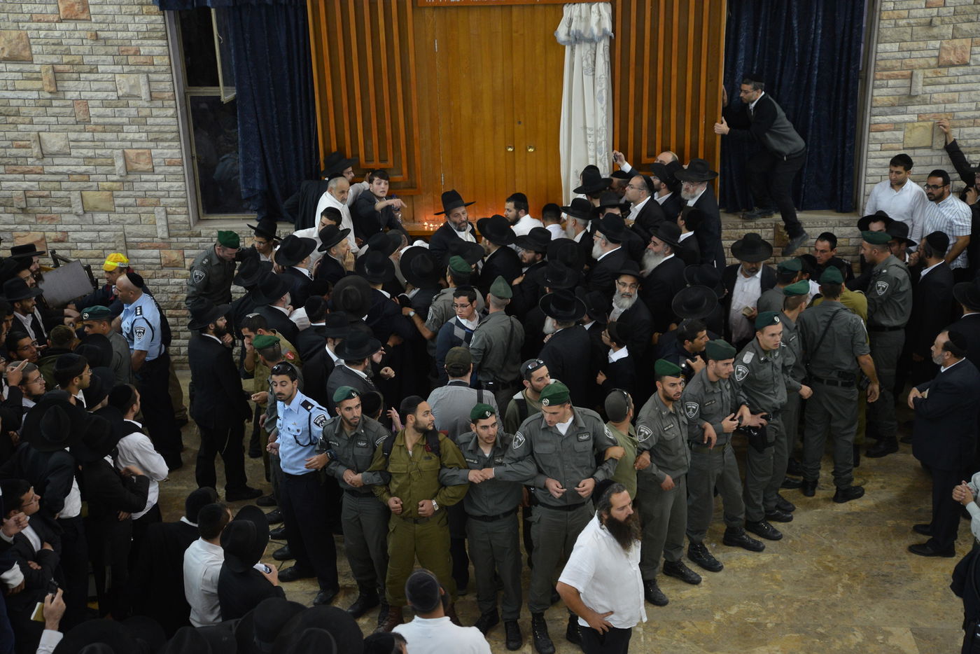 מסע הלוויה: מיליון נפרדים, מאה תמונות • גלריה