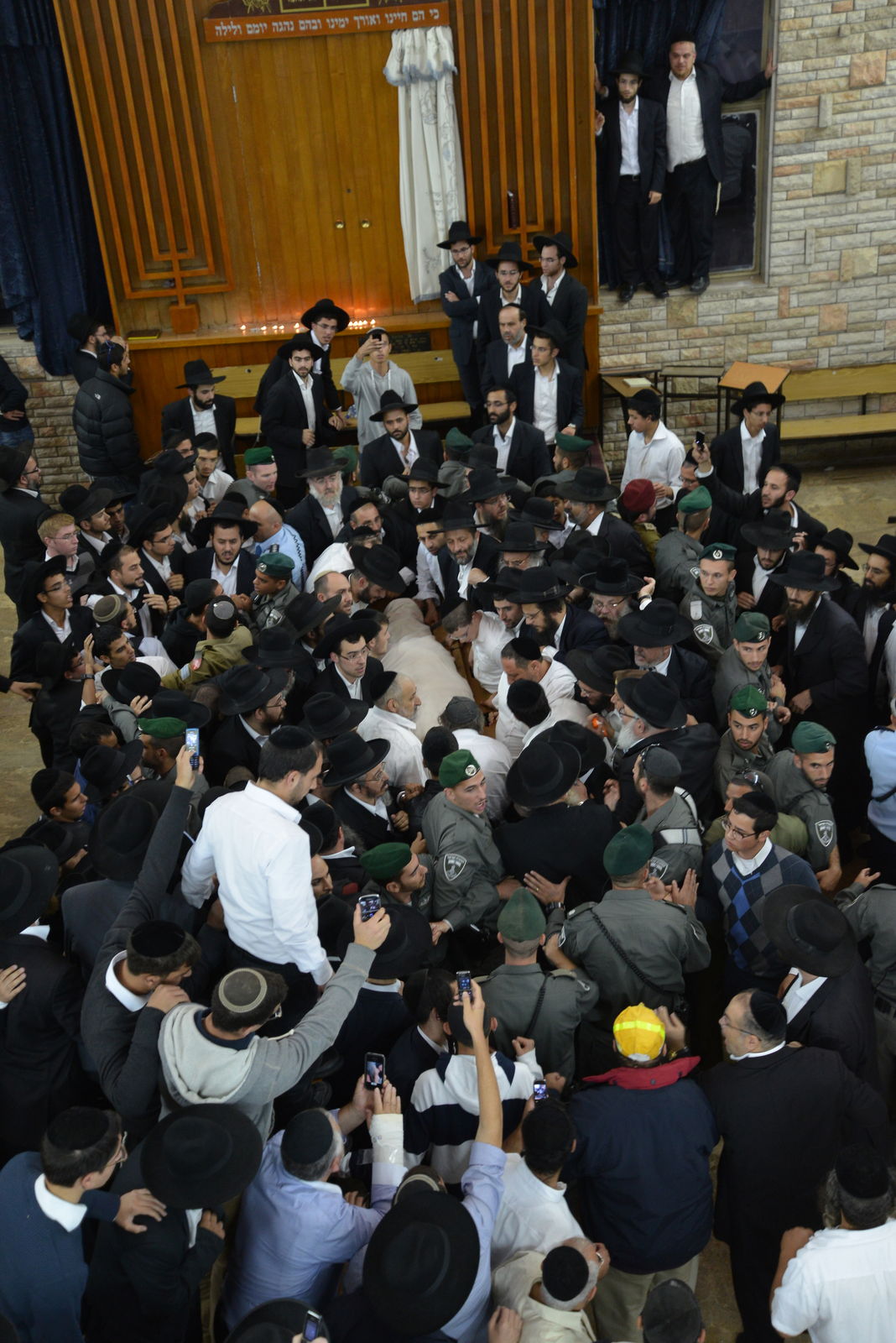 מסע הלוויה: מיליון נפרדים, מאה תמונות • גלריה