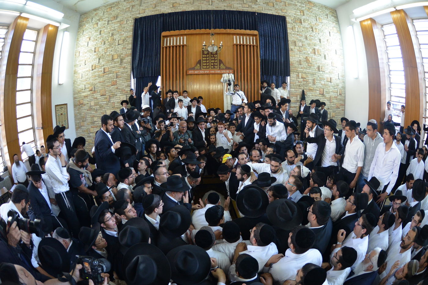 מסע הלוויה: מיליון נפרדים, מאה תמונות • גלריה