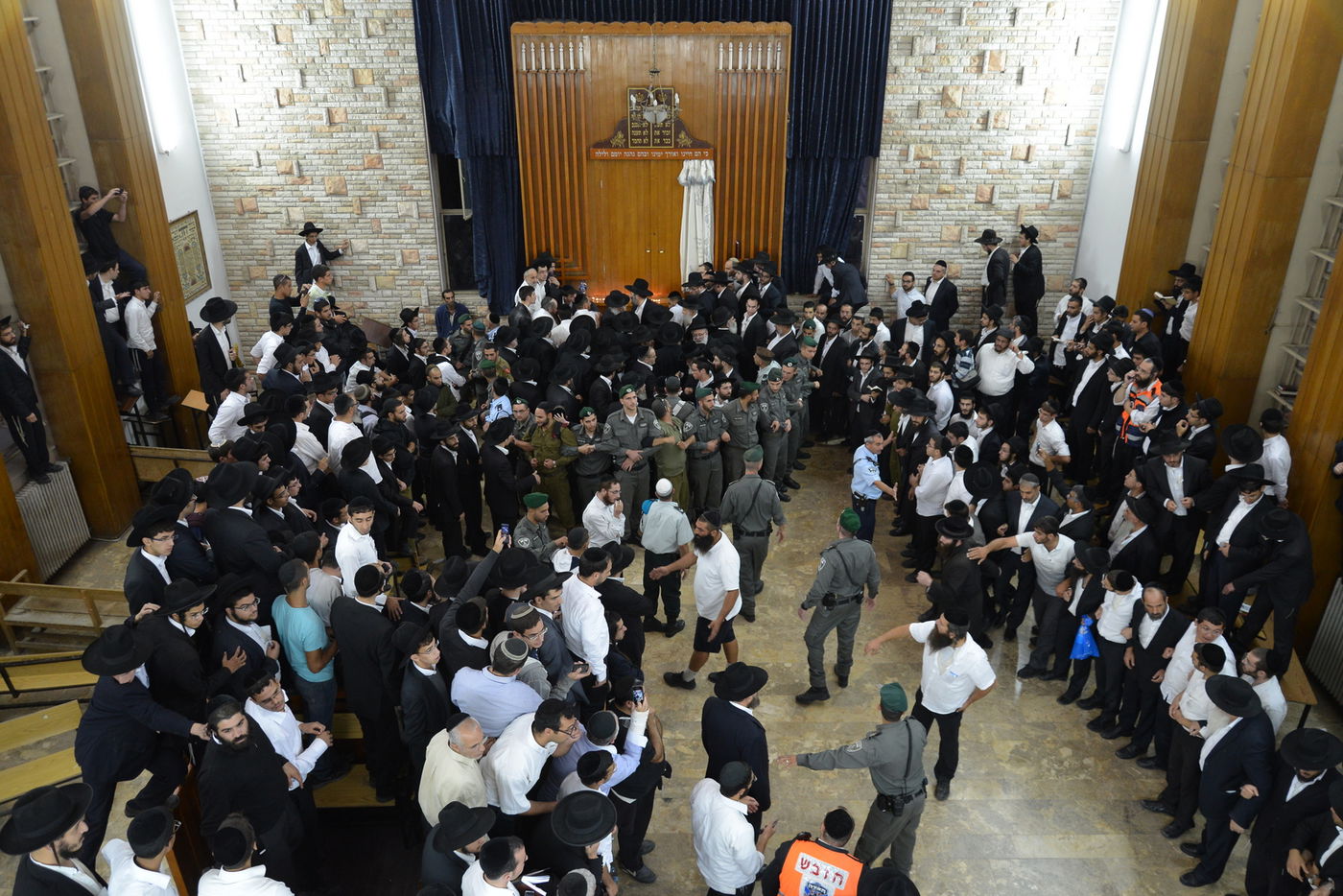 מסע הלוויה: מיליון נפרדים, מאה תמונות • גלריה